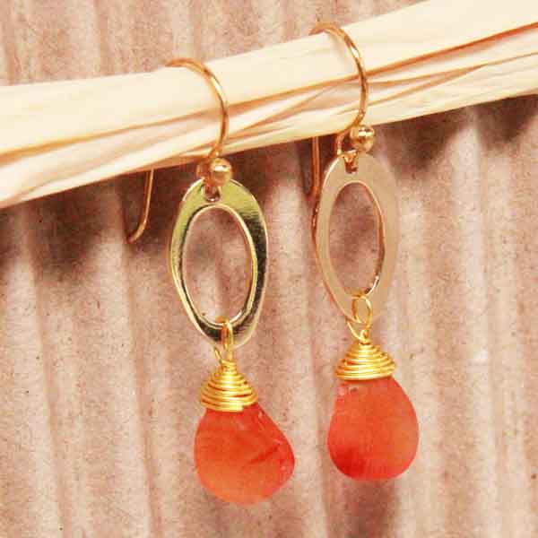 Boucles d'oreilles fantaisie dorées goutte de cornaline